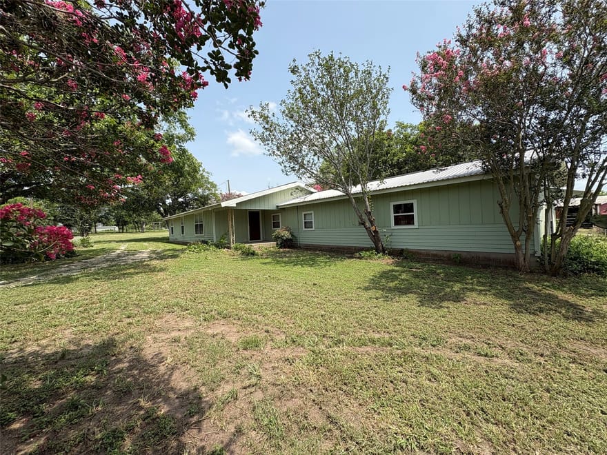1466 Cr 253 Tract 4, Weimar, Texas