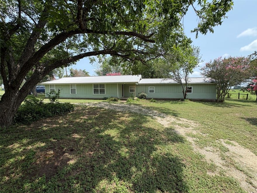1466 Cr 253 Tract 4, Weimar, Texas
