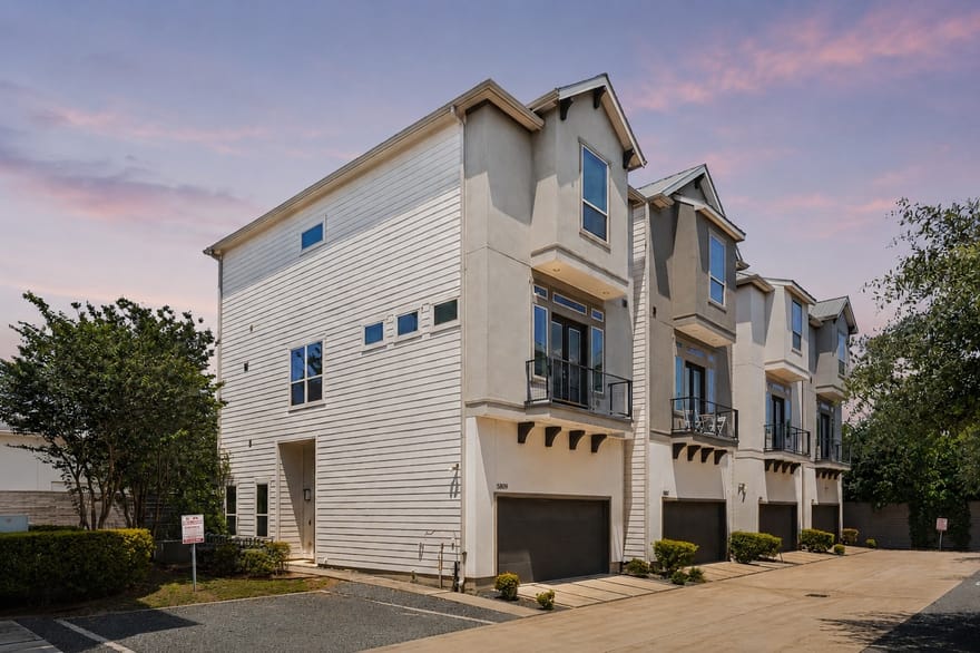 5809 E Post Oak Lane, Houston, Texas