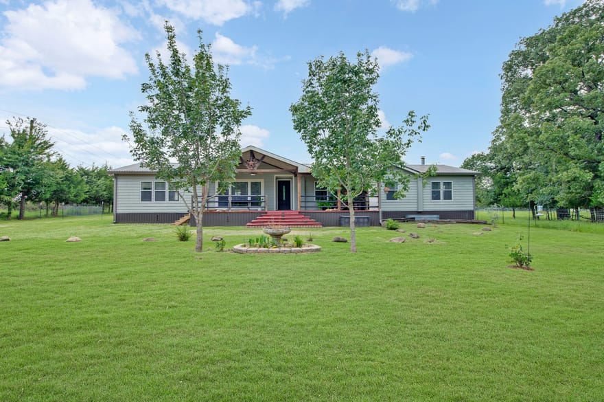 923 County Road 2415, Honey Grove, Texas
