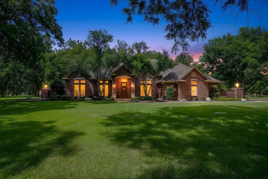 7406 Hampton Drive, Granbury, Texas