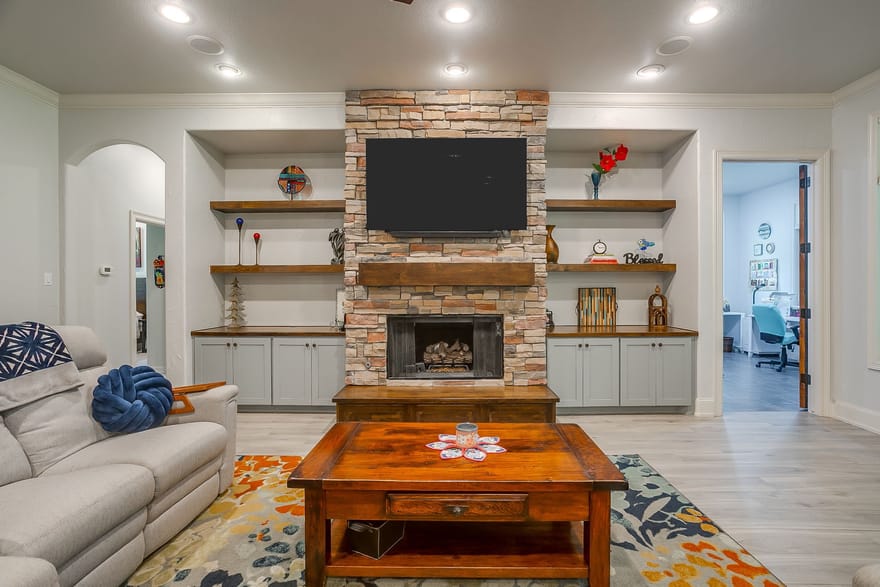 7406 Hampton Drive, Granbury, Texas