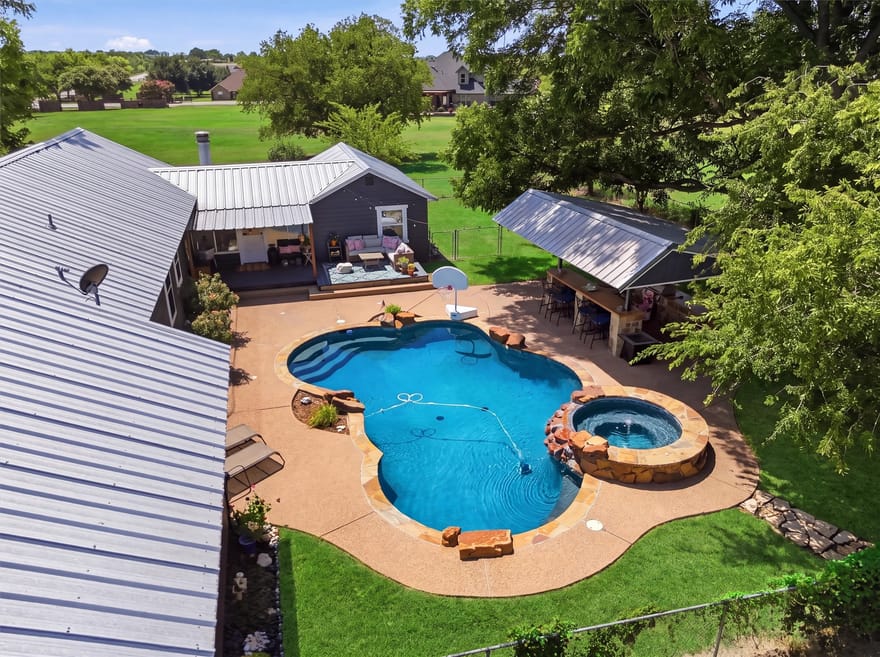 1313 Porter Court, Granbury, Texas