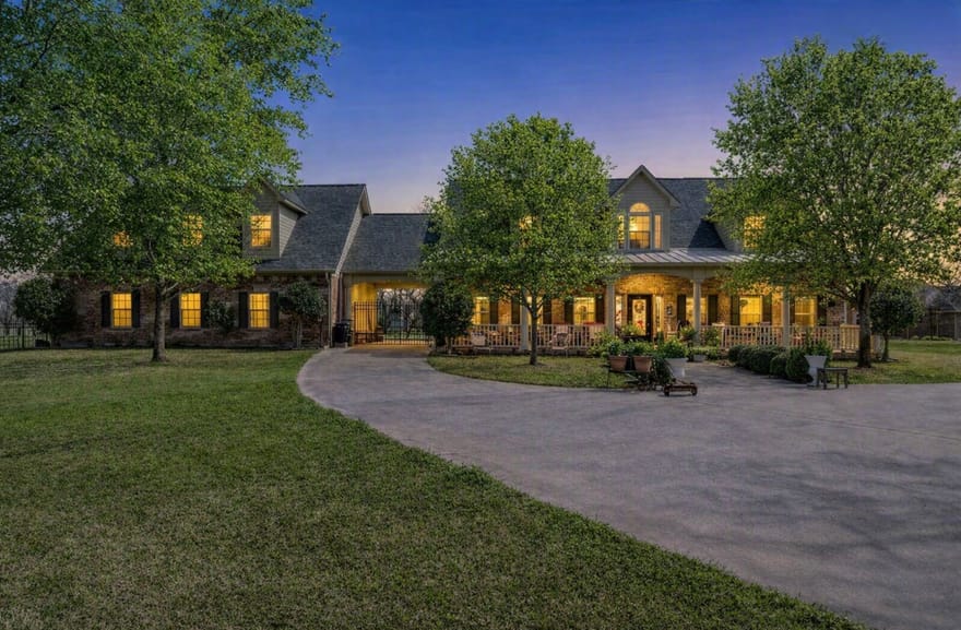 9001 Sawgrass Court, Granbury, Texas