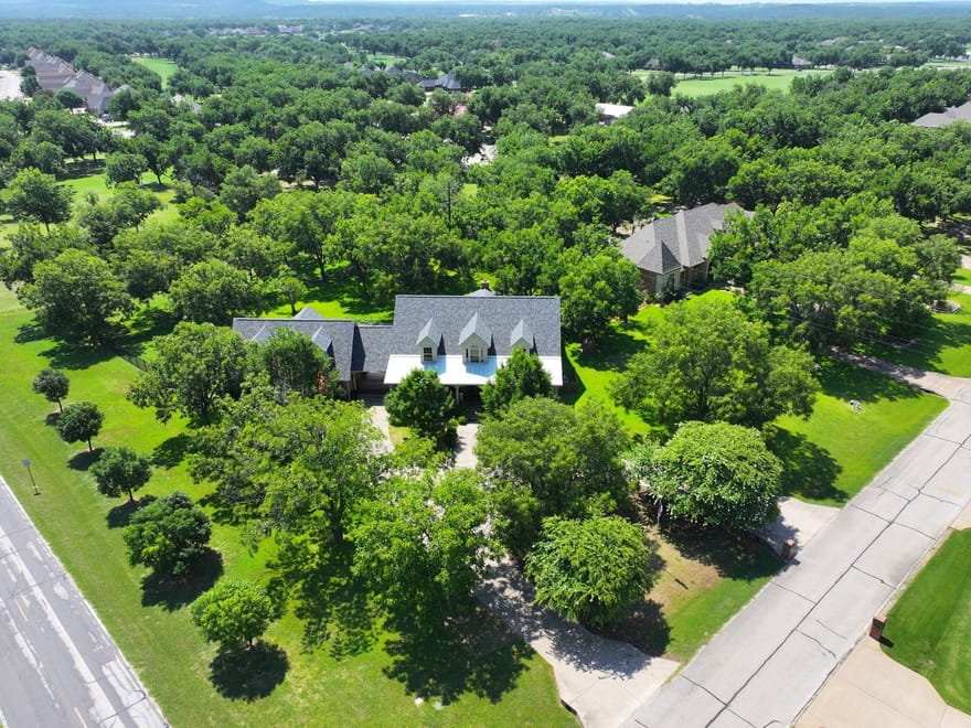 9001 Sawgrass Court, Granbury, Texas