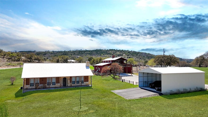 800 Quarter Horse Circle, Kingsland, Texas