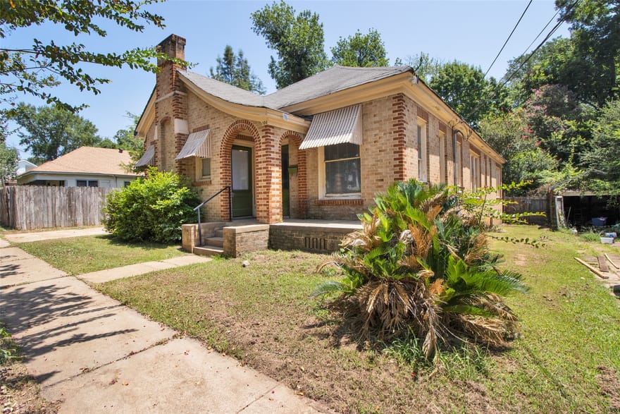 106 N College Street, Marshall, Texas