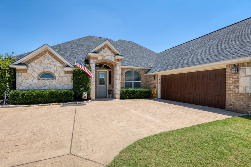 2821 Willow Ridge Circle, Granbury, Texas