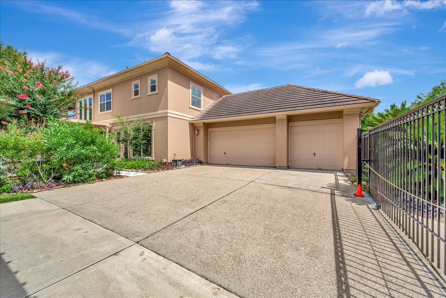 604 Harborside Way, Kemah, Texas