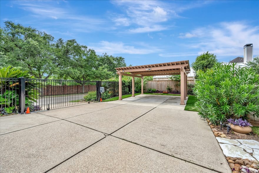 604 Harborside Way, Kemah, Texas