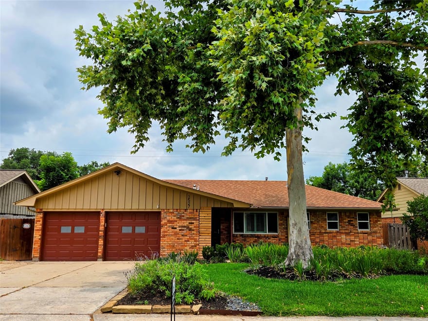 2527 Willowby Drive, Houston, Texas