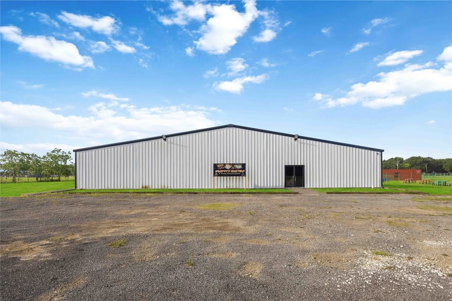 1061 County Road 6111, Dayton, Texas