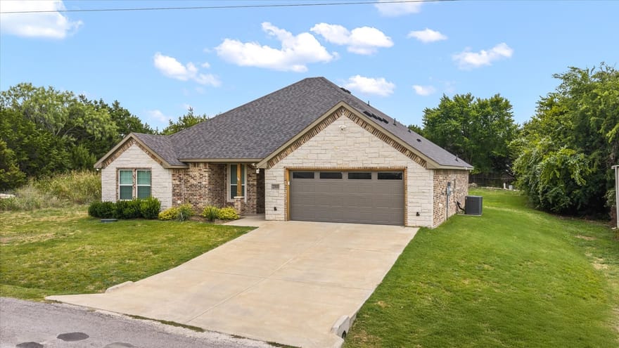 2309 Christine Drive, Granbury, Texas