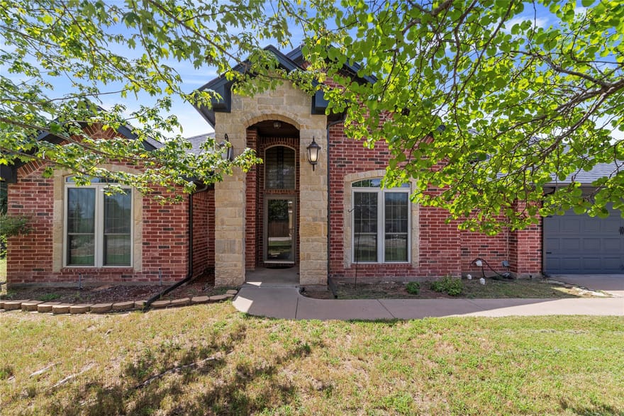 903 Winding Road, Granbury, Texas