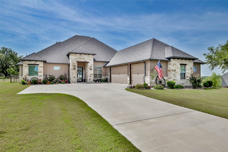 8021 White Drive, Granbury, Texas