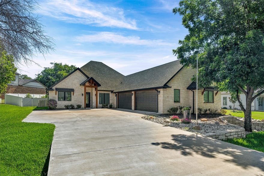 9303 Bellechase Road, Granbury, Texas
