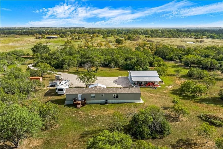1455 Rainbow Road, Cuero, Texas