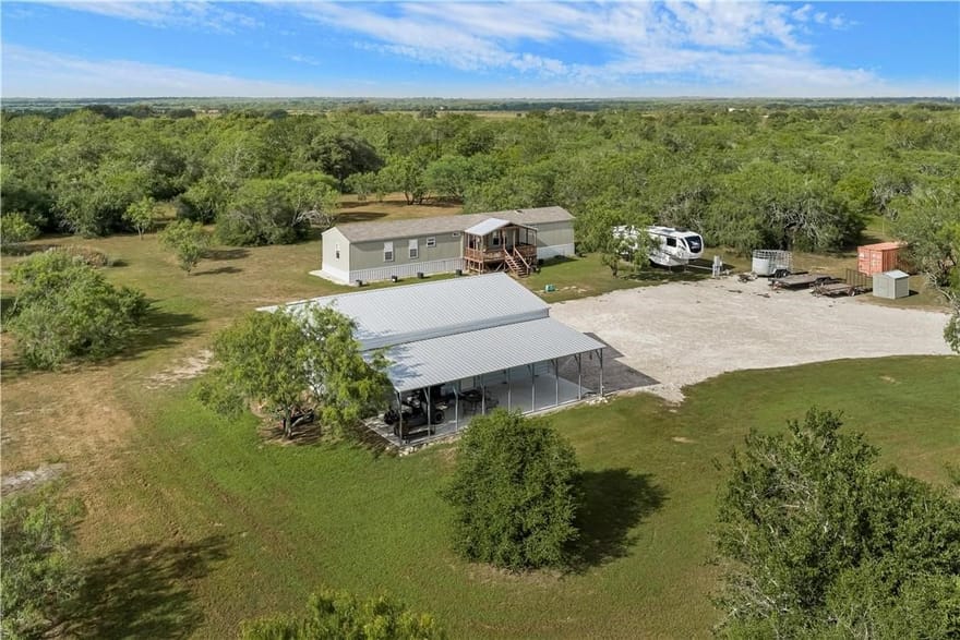 1455 Rainbow Road, Cuero, Texas