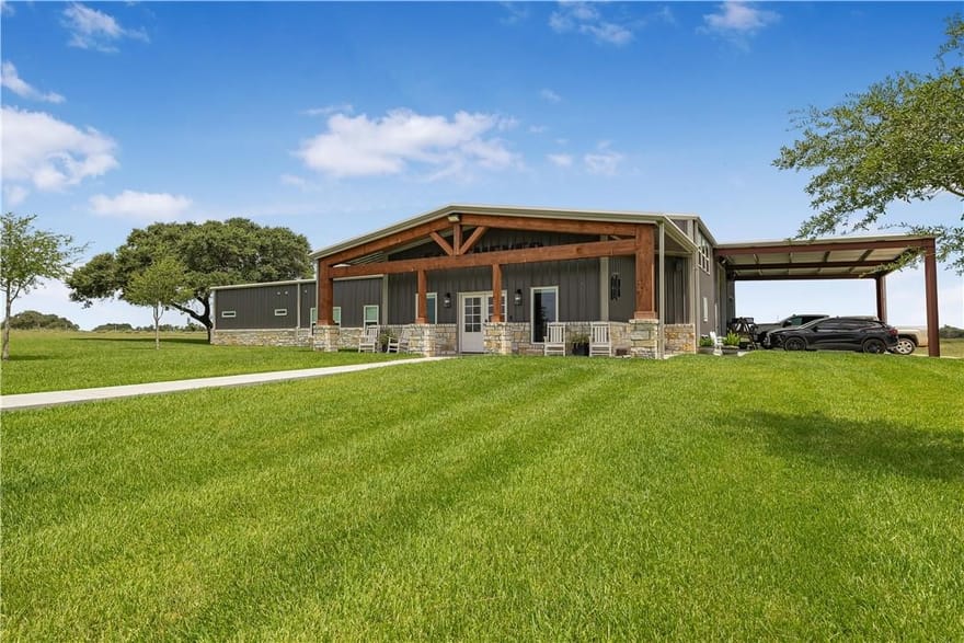 686 Rappold Road, Yoakum, Texas