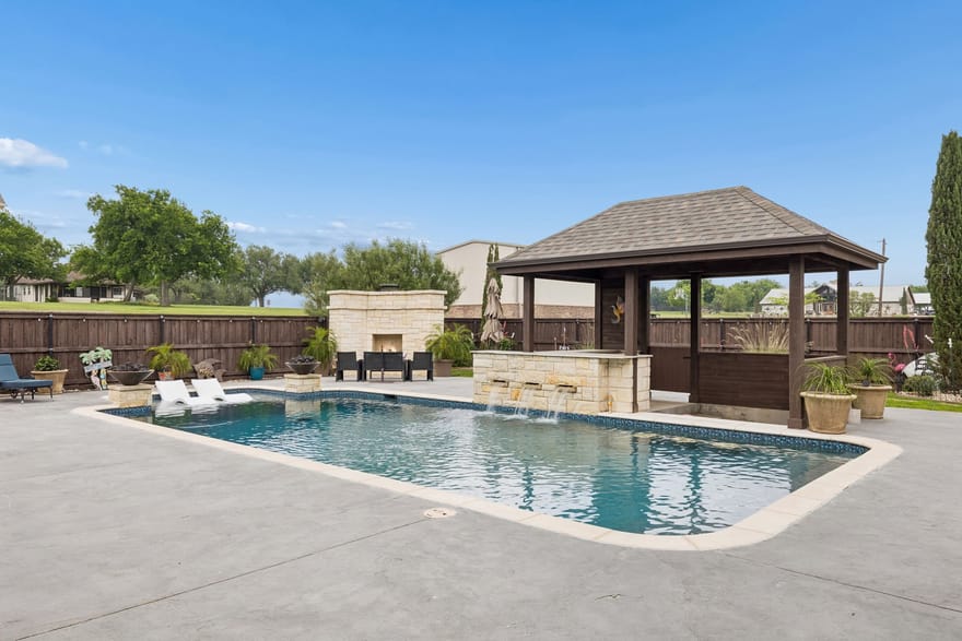 2009 Lakeshore Drive, Cleburne, Texas
