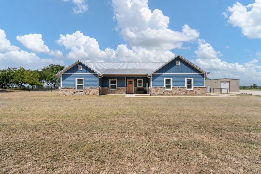 8868 County Road 1205, Grandview, Texas