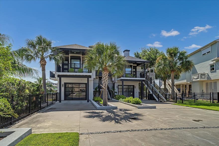1047 & 1027 Long Reach Drive, Tiki Island, Texas
