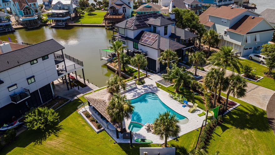1047 & 1027 Long Reach Drive, Tiki Island, Texas
