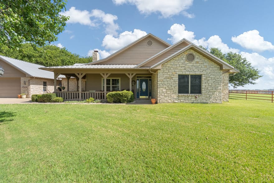 8648 County Road 1128, Godley, Texas