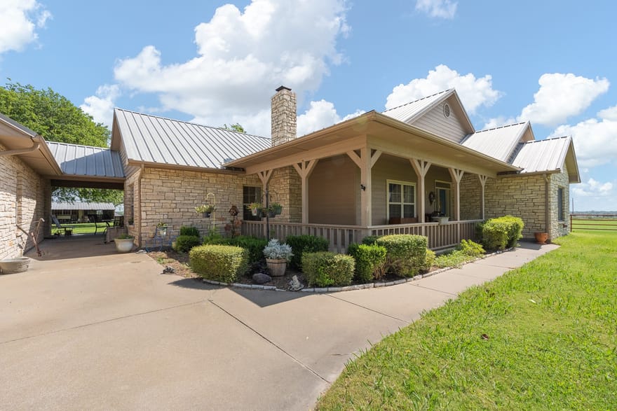 8648 County Road 1128, Godley, Texas