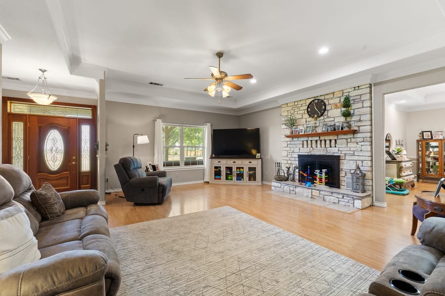 8648 County Road 1128, Godley, Texas