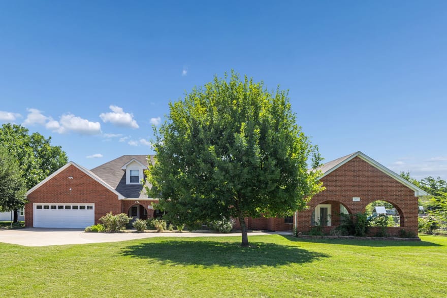 2412 Chickering Road, Cleburne, Texas