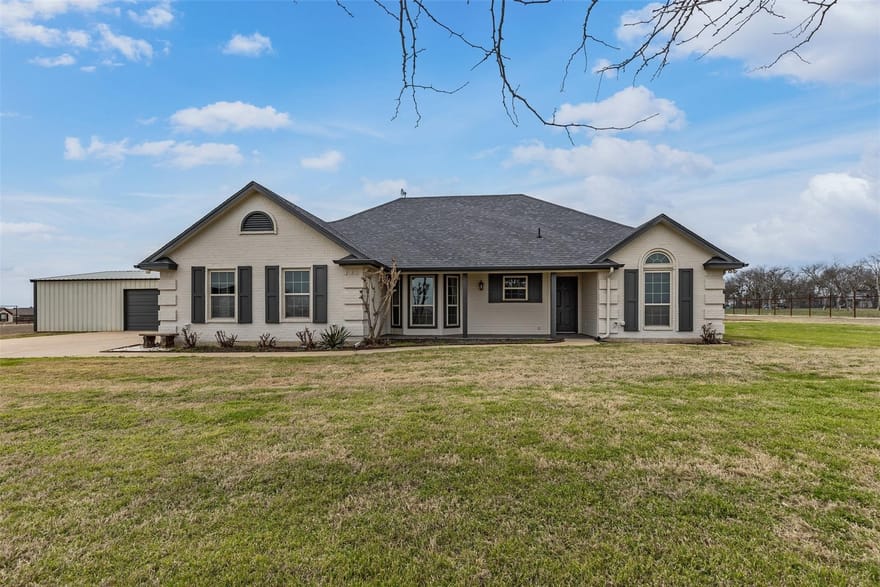 312 Corral Road, Godley, Texas