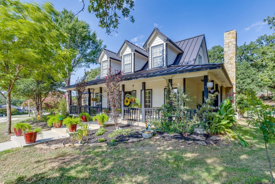 1129 Crazy Horse Trail, Burleson, Texas