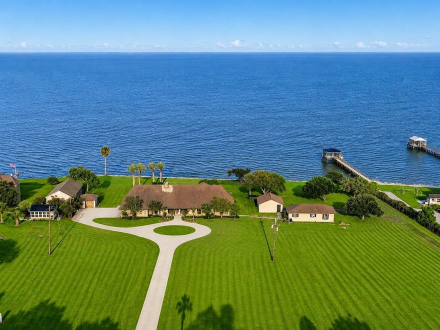 11212 Cedar Gully Road, Beach City, Texas