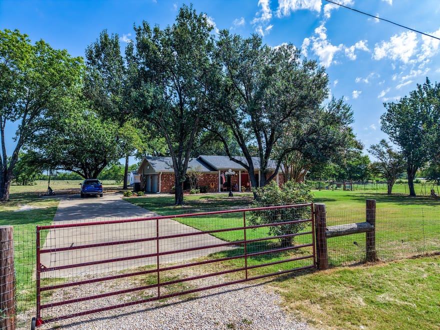 2767 County Road 1112, Brashear, Texas