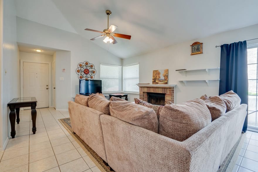 625 Prairie Dell Street, Lewisville, Texas