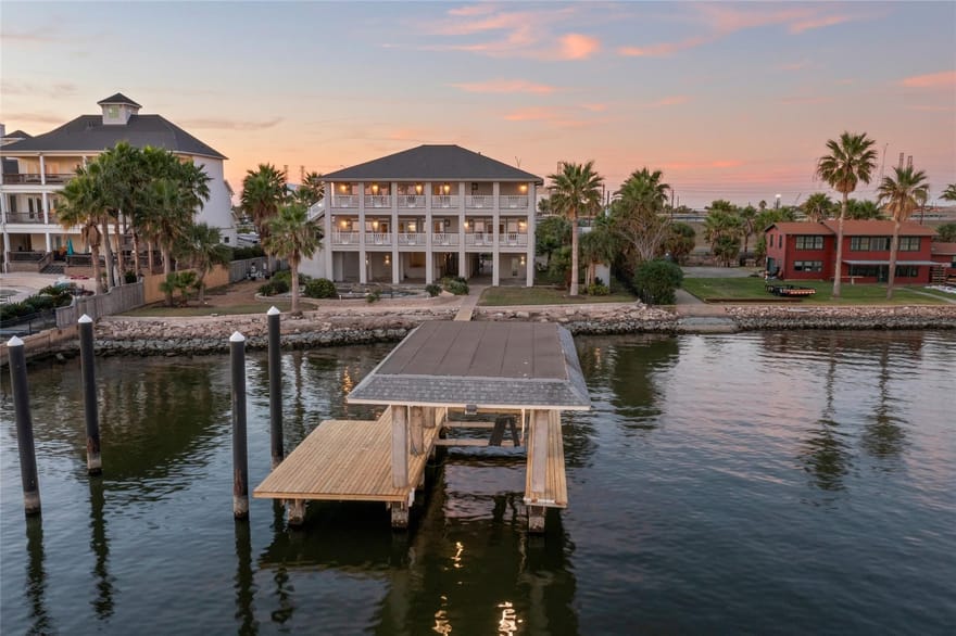 7123 Broadway Street, Galveston, Texas
