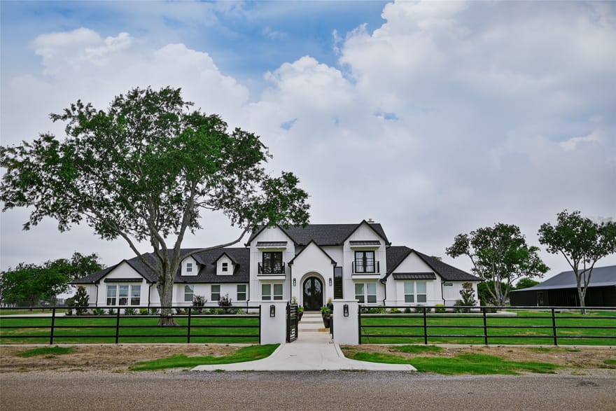 200 Corral Road, Godley, Texas