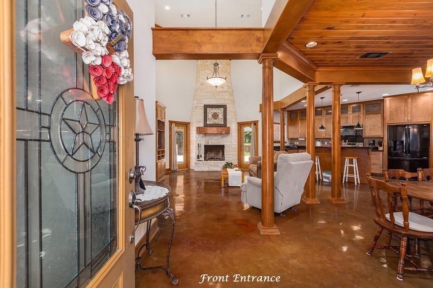 801 Caspers Cove, Hudson, Texas