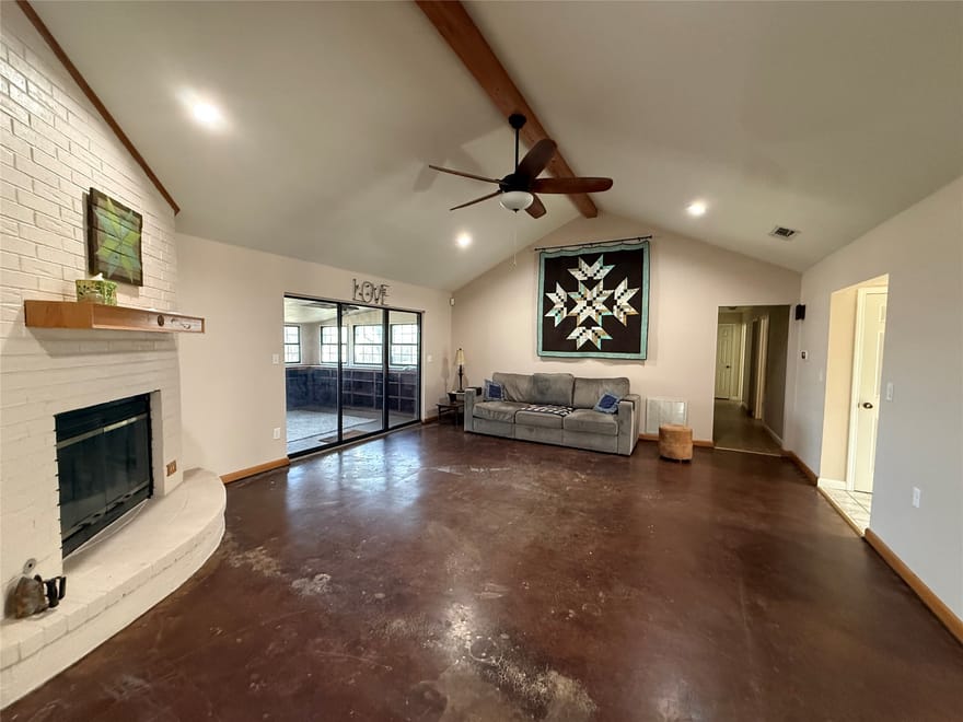 517 E Locust Street, Nocona, Texas