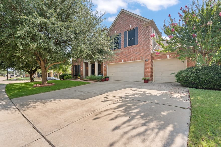 943 Monticello Drive, Burleson, Texas