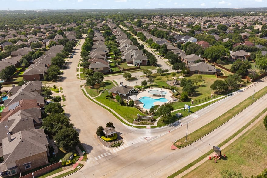 943 Monticello Drive, Burleson, Texas