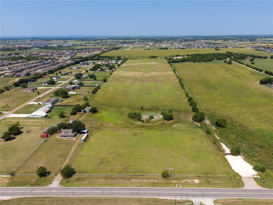 1001 N Pearson Street, Godley, Texas