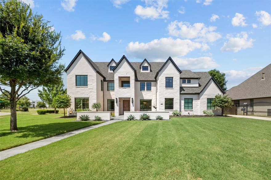 2400 Oak Bend Court, Southlake, Texas