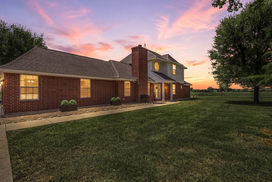 900 E Chad Street, Whitney, Texas