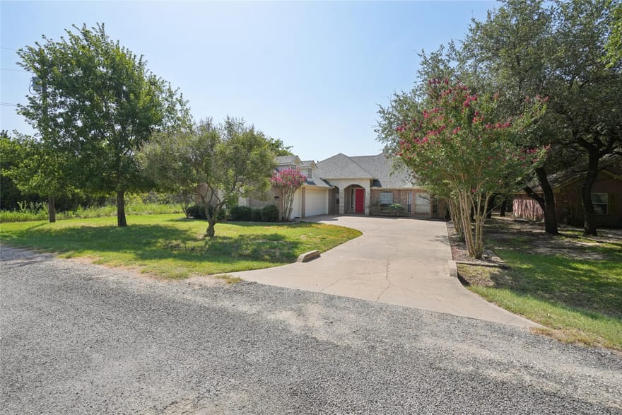 43192 Fringewood Drive, Whitney, Texas