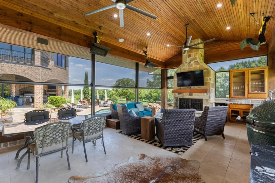 209 Crystal Court, Heath, Texas