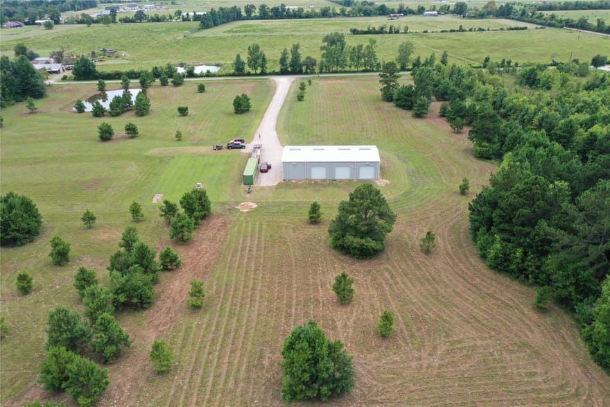 1955 County Road 2281, Cleveland, Texas