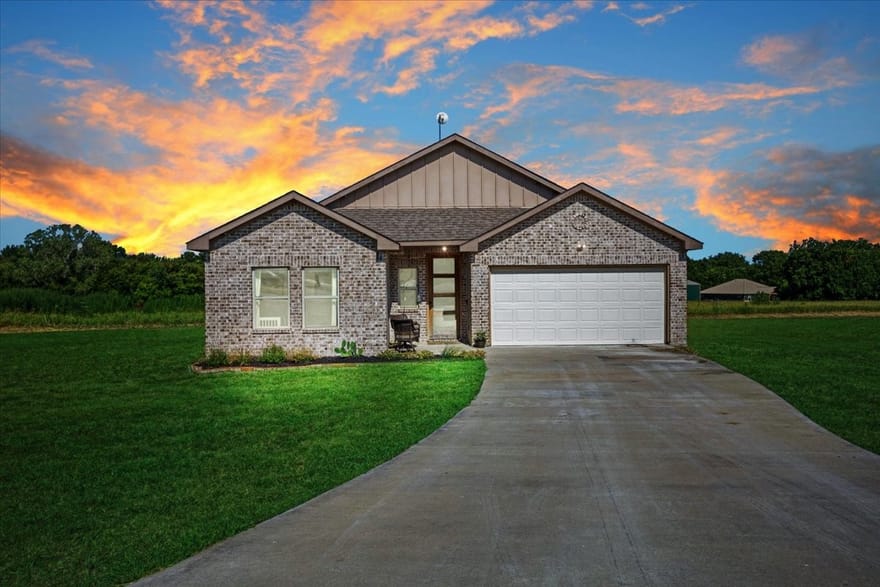 314 Delatorre Street, Trenton, Texas