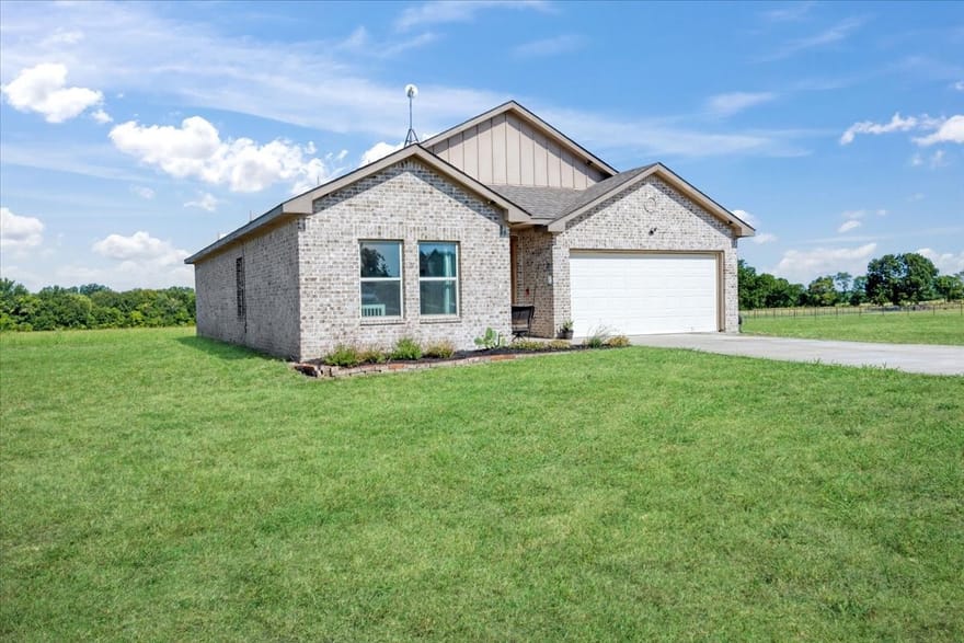 314 Delatorre Street, Trenton, Texas